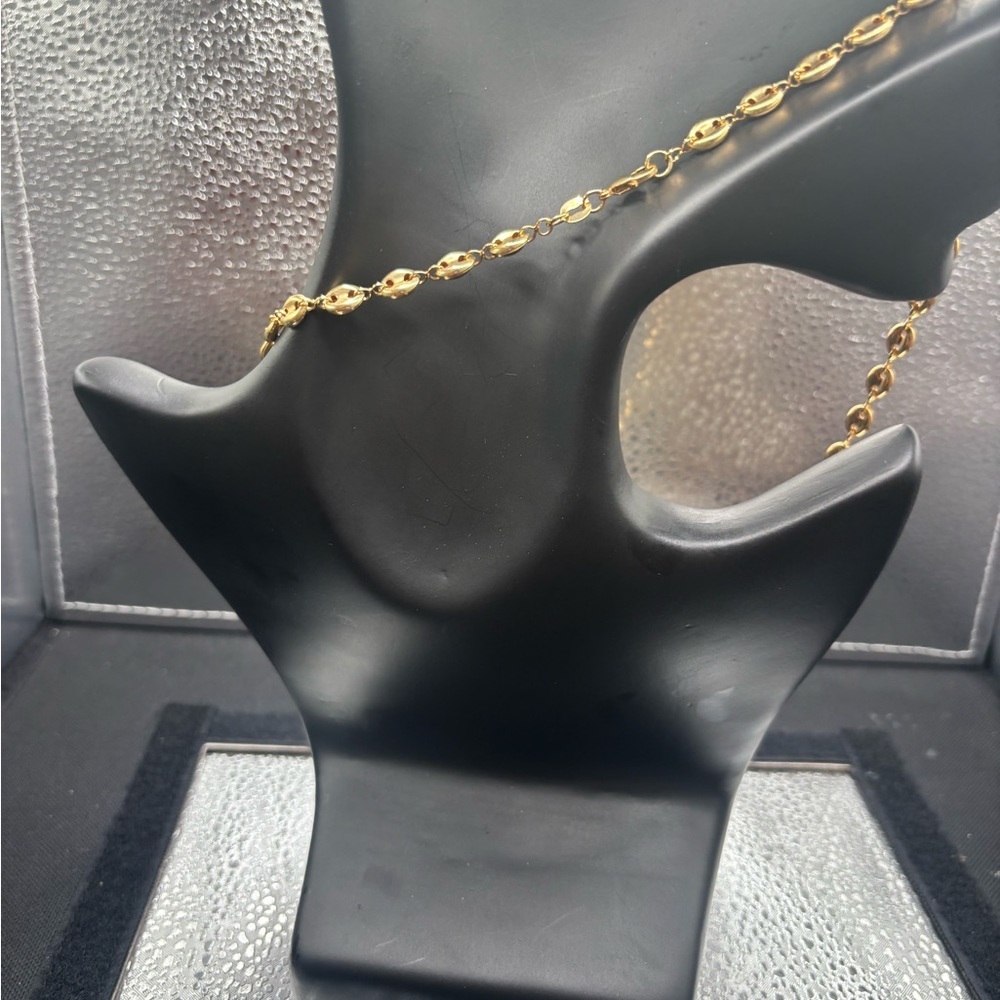 Elegant Gold Necklace - Picture 5 of 6
